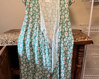 Women's Green Daisy Print Maxi Dress with Sheer Kimono Overlay