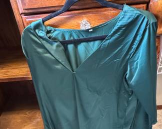Women's Emerald Green Satin V-Neck Long-Sleeve Blouse