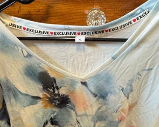 Women's XL "EXCLUSIVE" Watercolor Floral V-Neck Long Sleeve Top