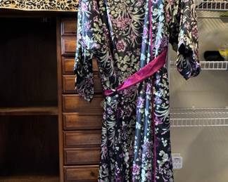 Vintage Floral Print Satin Robe - California Dynasty