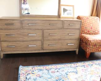 Ashley Huntlee 5-piece King Upholstered Bedroom Set