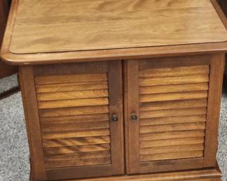 Ethan Allen Nutmeg Maple End Table
