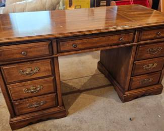 9 Drawer Executive Desk - 9 Drawer