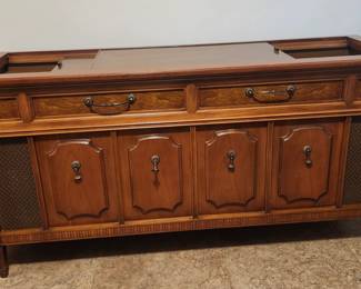 Vintage Magnavox Stereo Cabinet