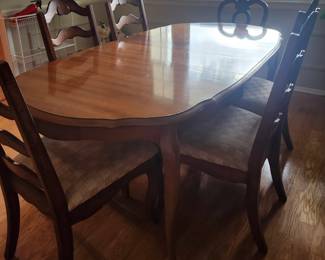 Broyhill French Provincial Walnut Dining ladderback Table with Chairs