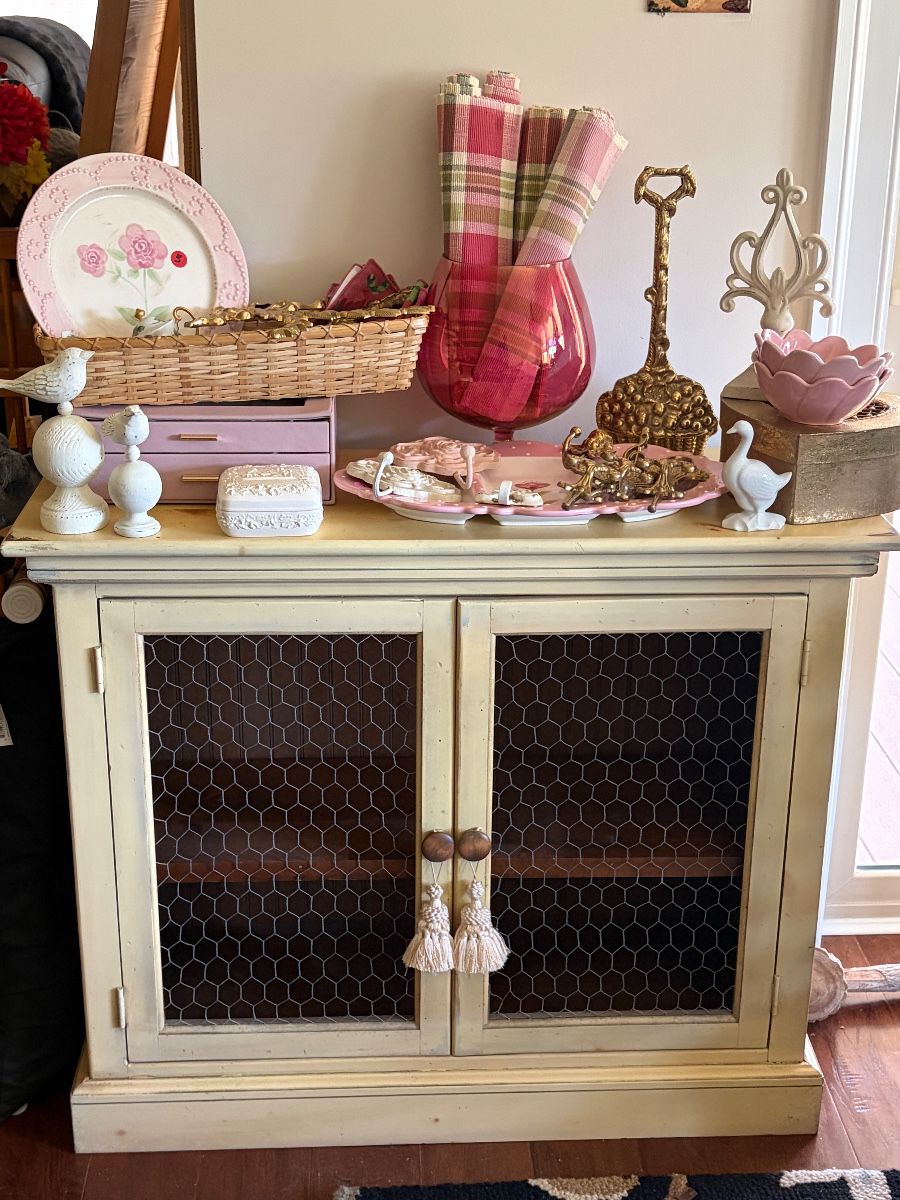 Vintage and modern decor, housewares, linens and pottery