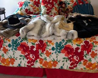 Vintage and modern decor, housewares, linens and pottery