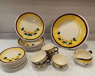 Sweet Brown Eyed Daisy Plates From 1940s