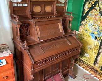 Vintage Story Camp Victorian Parlor Reed Organ