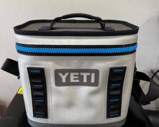 Yeti Hopper Flip 12 