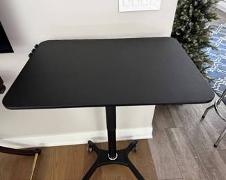 Adjustable desk