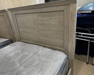 Williams-Sonoma Hampton twin bed -1 available 