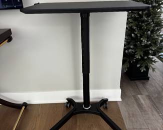 Adjustable desk