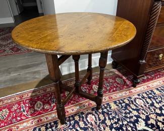Caledonian gate leg table - top cracked 