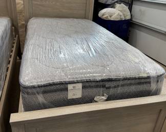 Williams-Sonoma Hampton twin bed -1 available 
