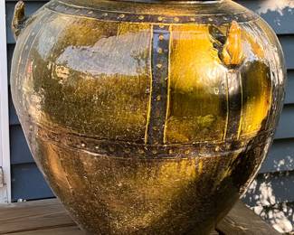 30” Oriental Jardiniere w/frogs