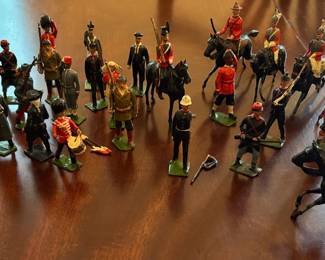 Great Collection of Vintage Metal Army Figures