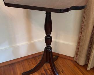 Scallop Edge Tilt Top Table