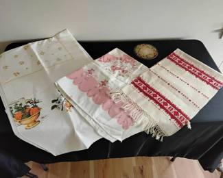 Lot Of Vintage Linens