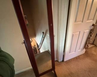 Standing mirrored jewlry box