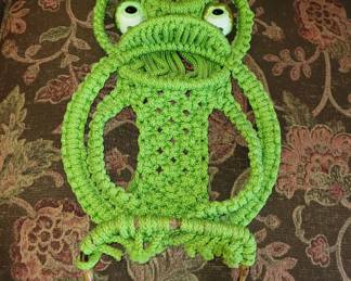 Macrame frog