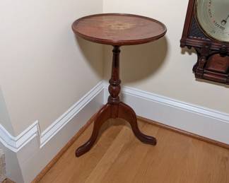 Queen Anne Style Tripod Wine Table