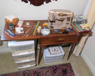 Singer Slant-o-Matic 401A Sewing Machine in Cabinet