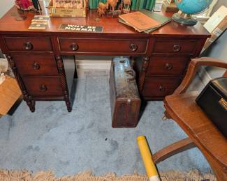 Executive Kneehole Desk
