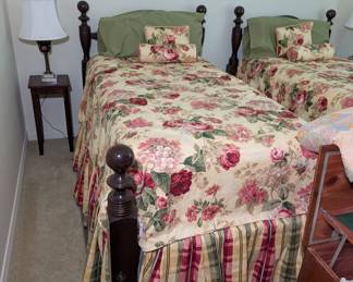 Craftique Cannonball Twin Beds