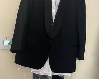 Man’s tuxedo large