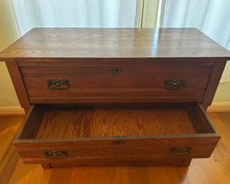 Wooden dresser 