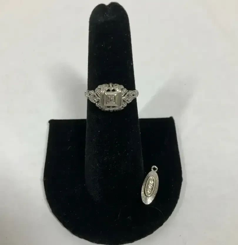 Vintage 18K Gold Diamond Filigree Ring