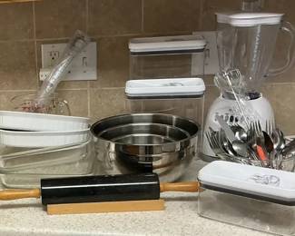 Kitchenware Group Blender, Bakeware Storage Containers