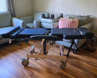 Adjustable chair lies flat