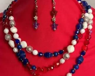 Vintage Beaded Necklace Great For 4th