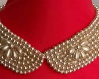 Vintage 1950s Pearl Like Collar