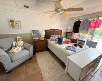 wicker full/queen bedroom set with bedside table & dresser