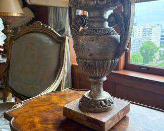 Close-up of the base of the lamp