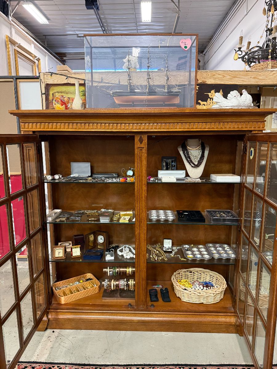CAIT'S® Mokena Warehouse Estate Sale starts on 6/4/2026