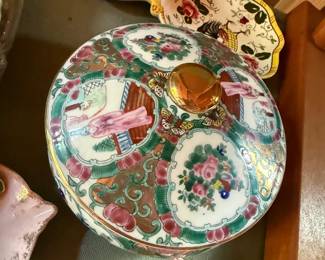 Antique 19th Century Chinese Rose Medallion Porcelain Covered Dish Bowl