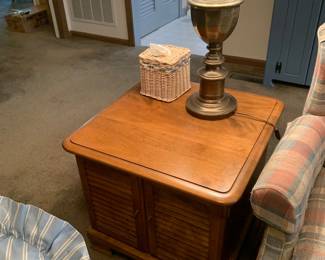 maple end tables, brass lamps