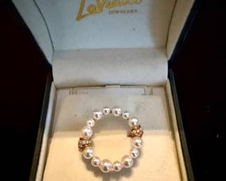 Mikimoto 18k Akita Pearl & Diamond Brooch
