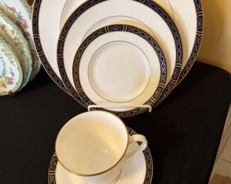 Mountbatten Royal Worcester 81 piece
