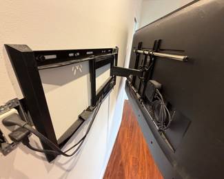 TV MOUNT