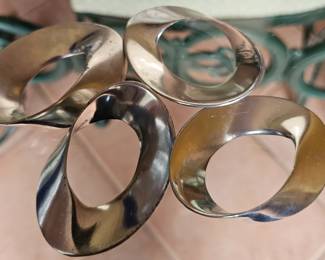 These are napkin rings from the Concorde