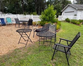 Outdoor tables & chairs