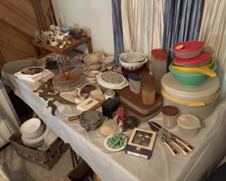 Tupperware,  Pyrex, Etc..