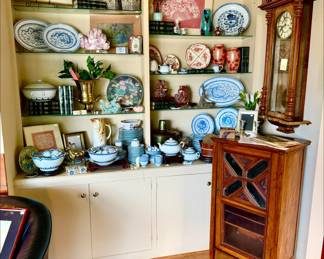 Chinoiserie corner with large rice china.