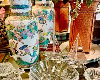 Famille Verte Chinoiserie pair of beautiful urns.