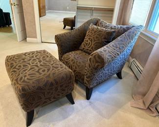 Chair w/ Ottoman